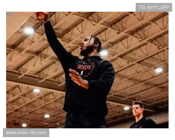 第三节奇才罚球引发争执，亚当斯怒斥伊森防守选择